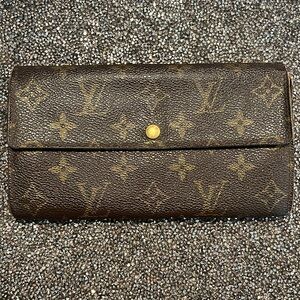 Luis Vuitton wallet